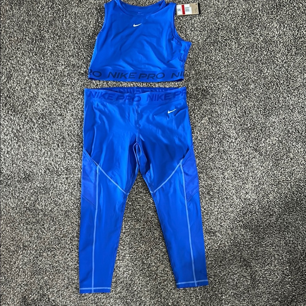 Nike Pro Dri Fit 2 pc Blue Workout legging pants and crop top